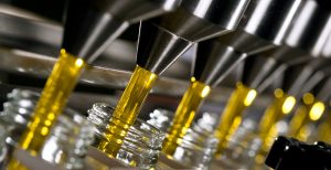 Envasado en serie de aceite de oliva Envasado en serie de aceite de oliva