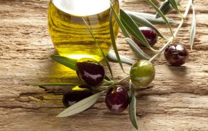 Es necesario que como consumidor de zumo de aceitunas investigues sobre la mejor opción en aceites italianos