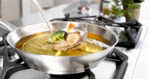 Freír con aceite de oliva otorga un sabor incomparable a los alimentos