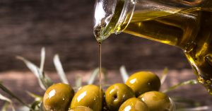 El nombre de la aceituna se relaciona en ocasiones con su lugar de orígen, siendo uno de los datos más curiosos del aceite de oliva