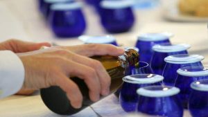 Preparación de los recipientes para la cata del aceite