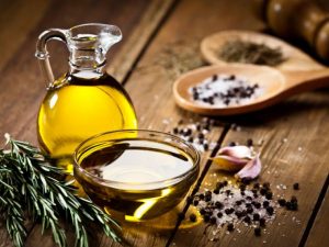 Uno de los mitos del aceite de oliva mas comunes es que el aceite de oliva es malo para el colesterol